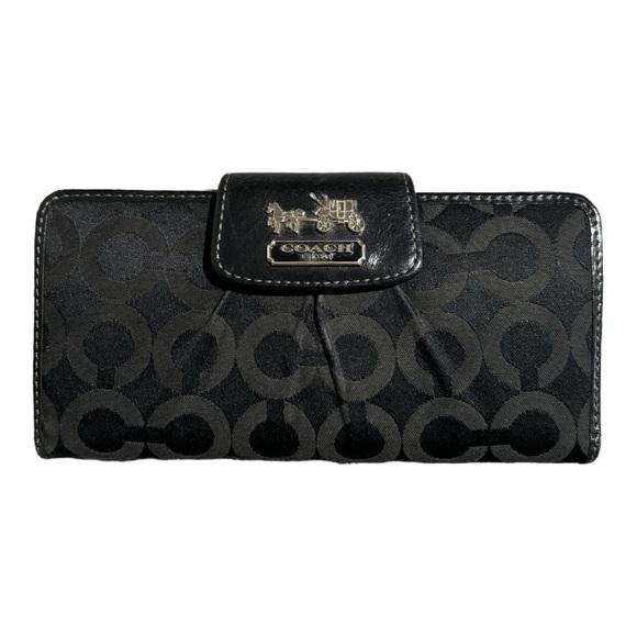 Coach Handbags - Women’s Coach wallet